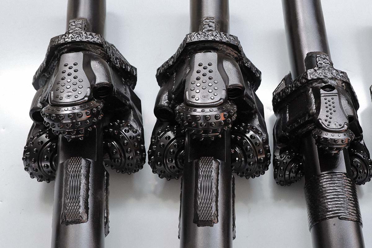 Industrial hole opener for horizontal drilling rigs in rock formations