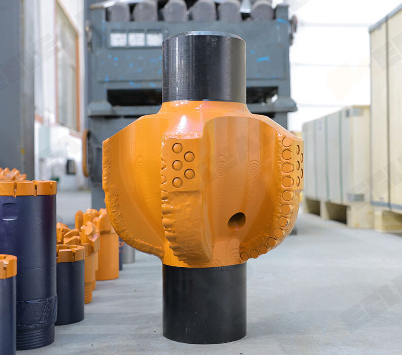 PDC reamer for horizontal directional drilling