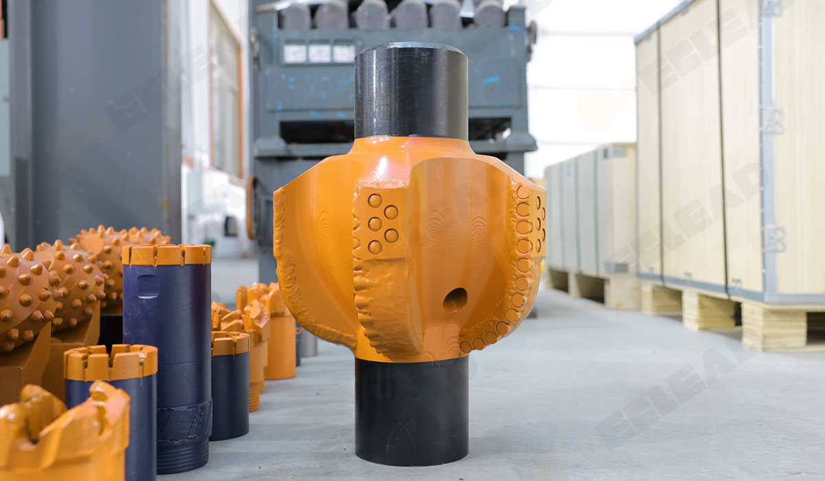 PDC reamer for horizontal directional drilling